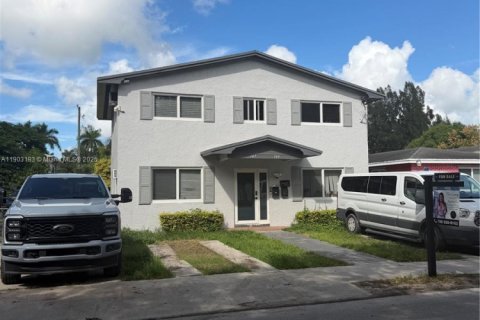 Propiedad comercial en Homestead, Florida 259.2 m2 № 2015477