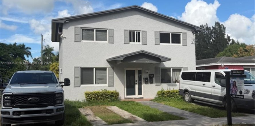 Propiedad comercial en Homestead, Florida 259.2 m2 № 2015477