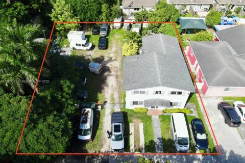 Propiedad comercial en venta en Homestead, Florida, 259.2 m2 № 2015477 - foto 3