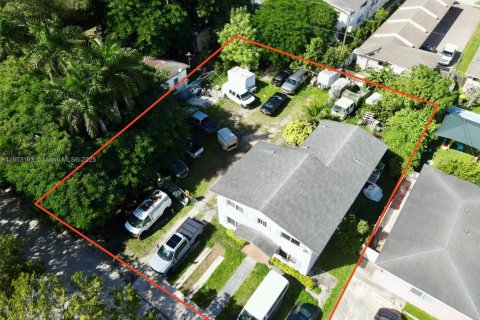 Propiedad comercial en venta en Homestead, Florida, 259.2 m2 № 2015477 - foto 4
