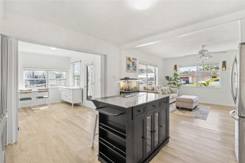 Купить виллу или дом в Сарасота, Флорида 3 комнаты, 77.95м2, № 1759832 - фото 4