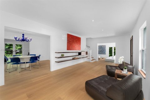 House in Miami Beach, Florida 7 bedrooms, 447.97 sq.m. № 2192231 - photo 13