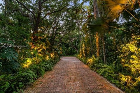 House in Miami Beach, Florida 7 bedrooms, 447.97 sq.m. № 2192231 - photo 3