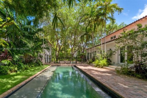 House in Miami Beach, Florida 7 bedrooms, 447.97 sq.m. № 2192231