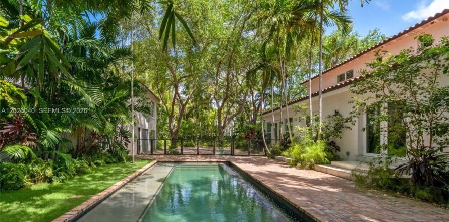 House in Miami Beach, Florida 7 bedrooms, 447.97 sq.m. № 2192231
