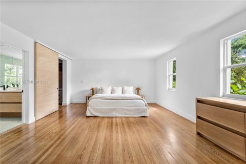 House in Miami Beach, Florida 7 bedrooms, 447.97 sq.m. № 2192231 - photo 15