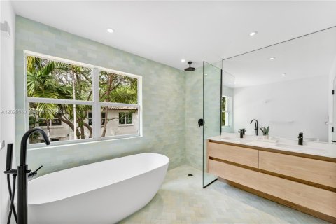 House in Miami Beach, Florida 7 bedrooms, 447.97 sq.m. № 2192231 - photo 18