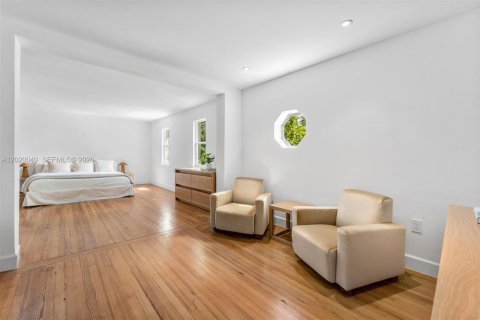 House in Miami Beach, Florida 7 bedrooms, 447.97 sq.m. № 2192231 - photo 17