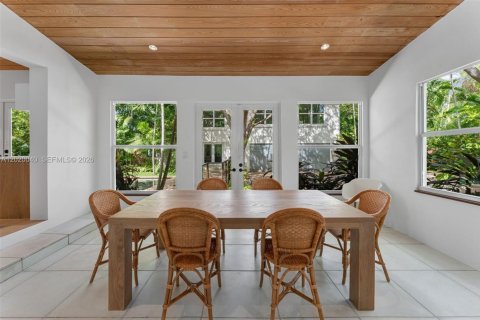House in Miami Beach, Florida 7 bedrooms, 447.97 sq.m. № 2192231 - photo 9