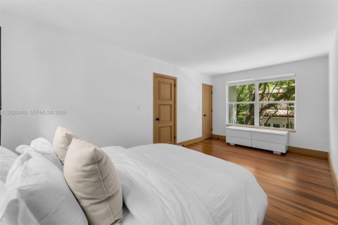 House in Miami Beach, Florida 7 bedrooms, 447.97 sq.m. № 2192231 - photo 28