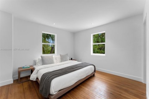 House in Miami Beach, Florida 7 bedrooms, 447.97 sq.m. № 2192231 - photo 19
