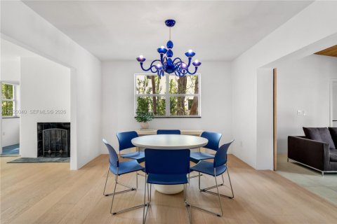 House in Miami Beach, Florida 7 bedrooms, 447.97 sq.m. № 2192231 - photo 14