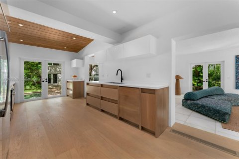 House in Miami Beach, Florida 7 bedrooms, 447.97 sq.m. № 2192231 - photo 10