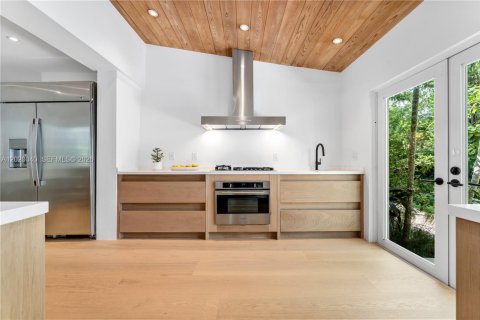 House in Miami Beach, Florida 7 bedrooms, 447.97 sq.m. № 2192231 - photo 8