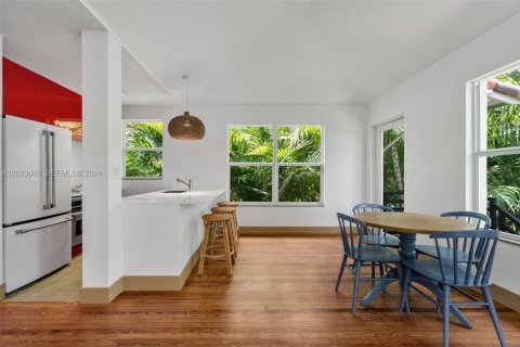 House in Miami Beach, Florida 7 bedrooms, 447.97 sq.m. № 2192231 - photo 27