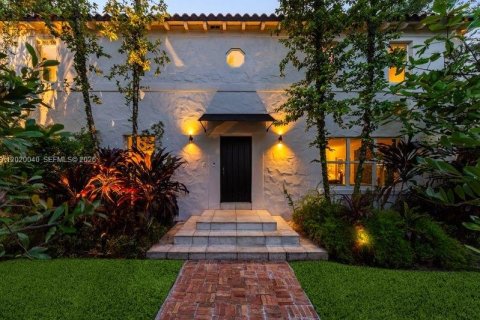 House in Miami Beach, Florida 7 bedrooms, 447.97 sq.m. № 2192231 - photo 2