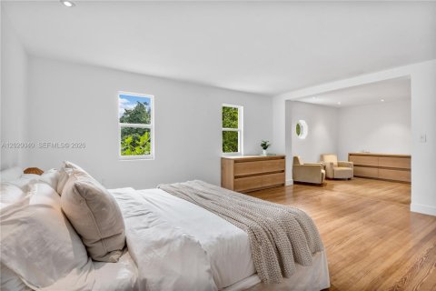 House in Miami Beach, Florida 7 bedrooms, 447.97 sq.m. № 2192231 - photo 16
