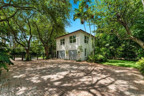 House in Miami Beach, Florida 7 bedrooms, 447.97 sq.m. № 2192231 - photo 4