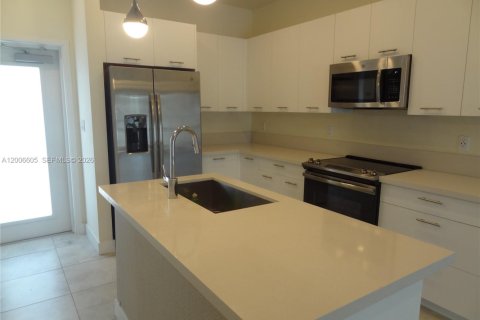 Снять в аренду кондоминиум в Дорал, Флорида 3 спальни, 104.89м2, № 2071035 - фото 23