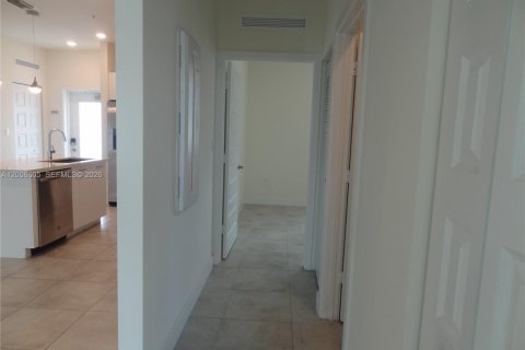 Снять в аренду кондоминиум в Дорал, Флорида 3 спальни, 104.89м2, № 2071035 - фото 20