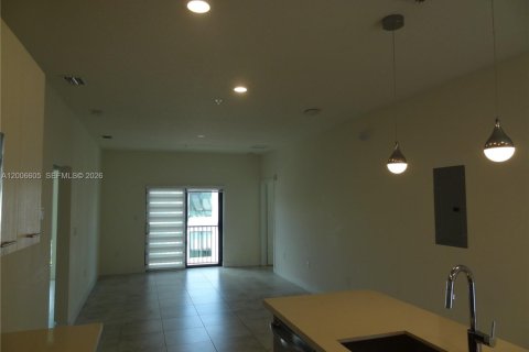 Снять в аренду кондоминиум в Дорал, Флорида 3 спальни, 104.89м2, № 2071035 - фото 11