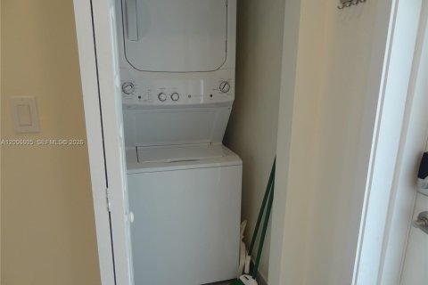 Снять в аренду кондоминиум в Дорал, Флорида 3 спальни, 104.89м2, № 2071035 - фото 24