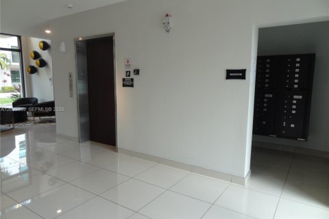 Снять в аренду кондоминиум в Дорал, Флорида 3 спальни, 104.89м2, № 2071035 - фото 6