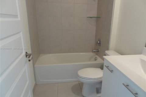 Снять в аренду кондоминиум в Дорал, Флорида 3 спальни, 104.89м2, № 2071035 - фото 21