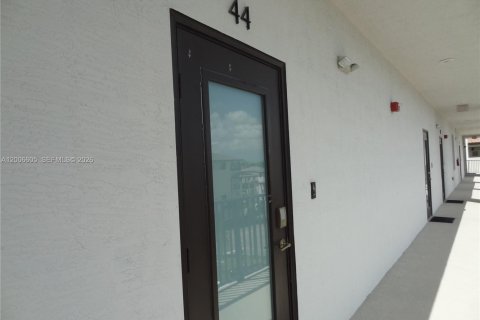 Снять в аренду кондоминиум в Дорал, Флорида 3 спальни, 104.89м2, № 2071035 - фото 9