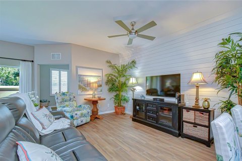 Adosado en venta en Land O' Lakes, Florida, 3 dormitorios, 171.5 m2 № 2148528 - foto 12