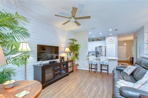 Adosado en venta en Land O' Lakes, Florida, 3 dormitorios, 171.5 m2 № 2148528 - foto 13
