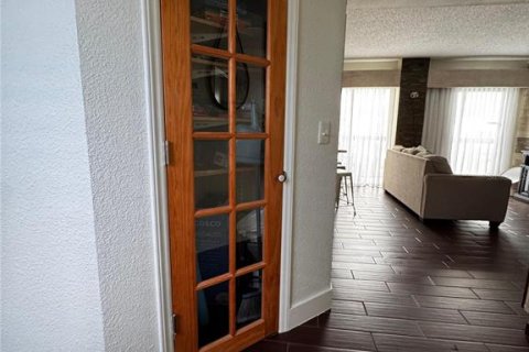 Condo in Orlando, Florida, 2 bedrooms № 2123021 - photo 4