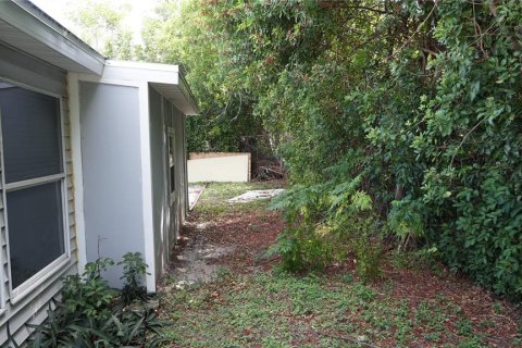 House in Port Charlotte, Florida 2 bedrooms, 125.14 sq.m. № 2093555 - photo 4