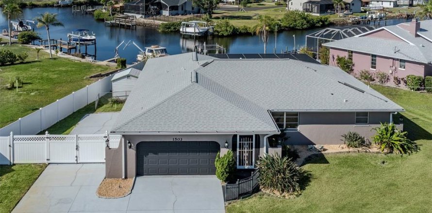 House in Nokomis, Florida 3 bedrooms, 203.55 sq.m. № 1614974