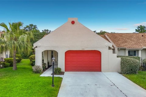 Condo in Port Richey, Florida, 2 bedrooms № 2100091