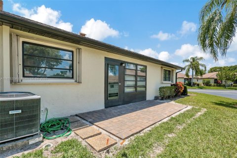 House in Boynton Beach, Florida 2 bedrooms, 130.06 sq.m. № 1792620 - photo 14