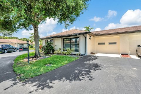 House in Boynton Beach, Florida 2 bedrooms, 130.06 sq.m. № 1792620 - photo 8