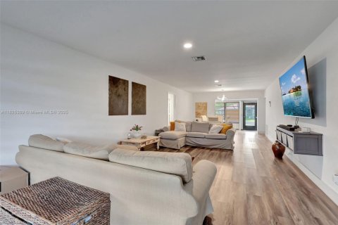 House in Boynton Beach, Florida 2 bedrooms, 130.06 sq.m. № 1792620 - photo 15