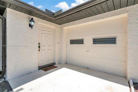 House in Boynton Beach, Florida 2 bedrooms, 130.06 sq.m. № 1792620 - photo 7