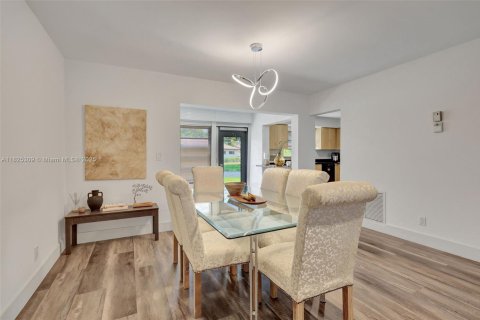 House in Boynton Beach, Florida 2 bedrooms, 130.06 sq.m. № 1792620 - photo 18