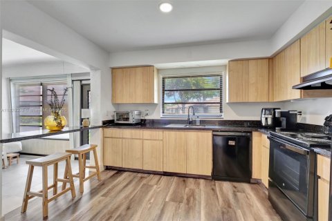 House in Boynton Beach, Florida 2 bedrooms, 130.06 sq.m. № 1792620 - photo 23