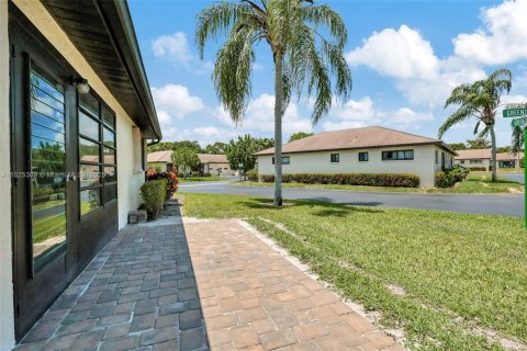 House in Boynton Beach, Florida 2 bedrooms, 130.06 sq.m. № 1792620 - photo 11
