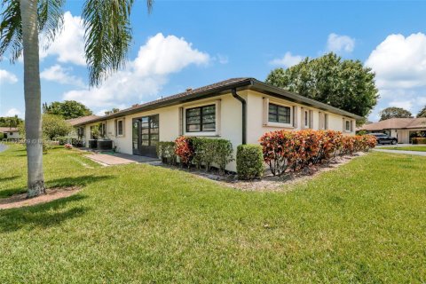 House in Boynton Beach, Florida 2 bedrooms, 130.06 sq.m. № 1792620 - photo 12