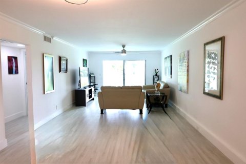 Condo in Coconut Creek, Florida, 2 bedrooms  № 2188503 - photo 7