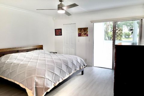 Condo in Coconut Creek, Florida, 2 bedrooms  № 2188503 - photo 10