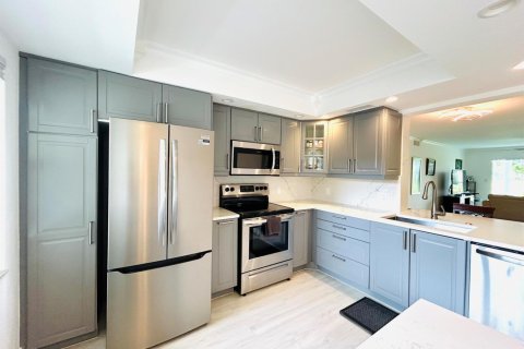 Condo in Coconut Creek, Florida, 2 bedrooms  № 2188503 - photo 11