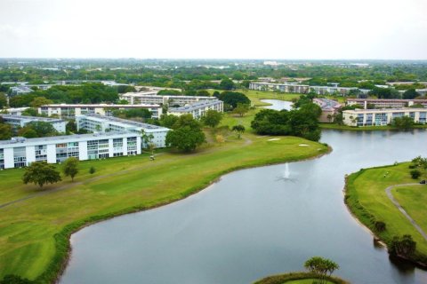 Condo in Coconut Creek, Florida, 2 bedrooms  № 2188503 - photo 22