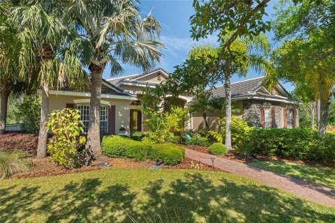 House in Mount Dora, Florida 4 bedrooms, 271.09 sq.m. № 1615006 - photo 1