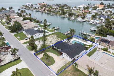 Villa ou maison à Treasure Island, Floride 3 chambres, 149.11 m2 № 2138148