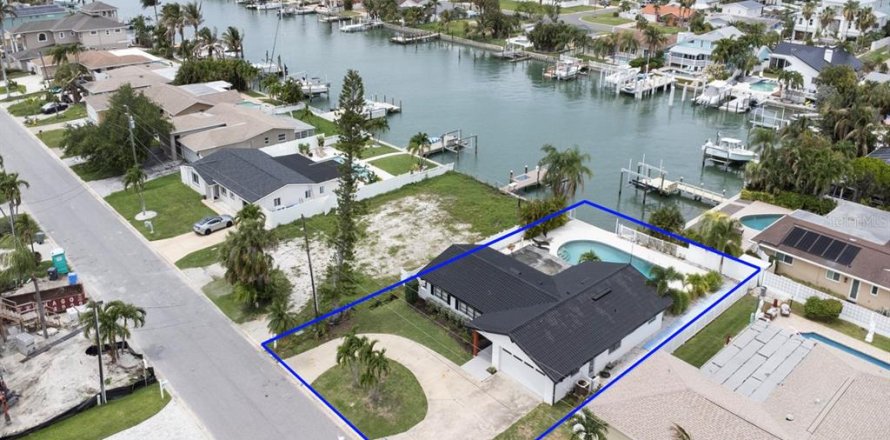 Villa ou maison à Treasure Island, Floride 3 chambres, 149.11 m2 № 2138148